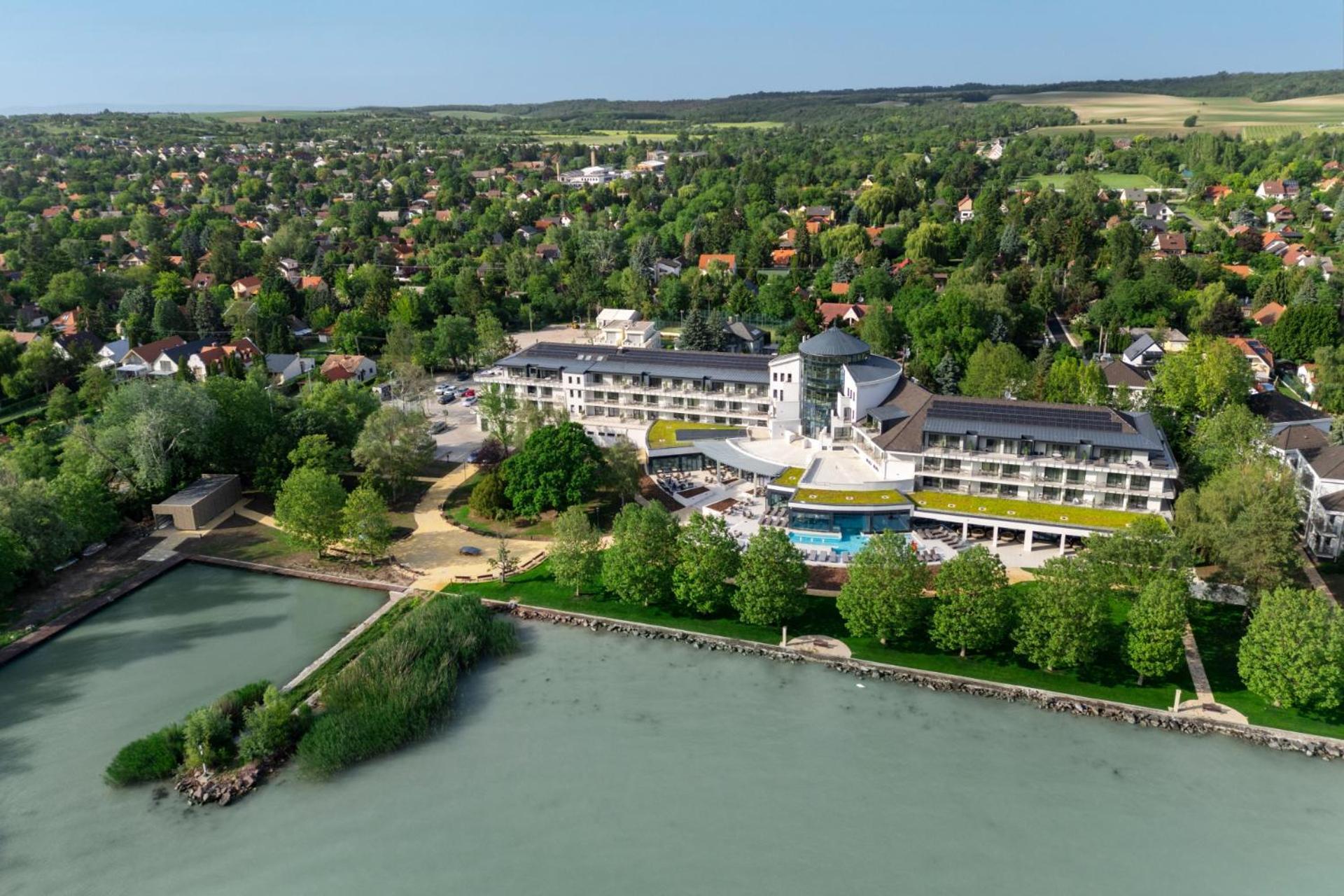 Kenese Bay Garden Resort & Conference Balatonkenese Esterno foto