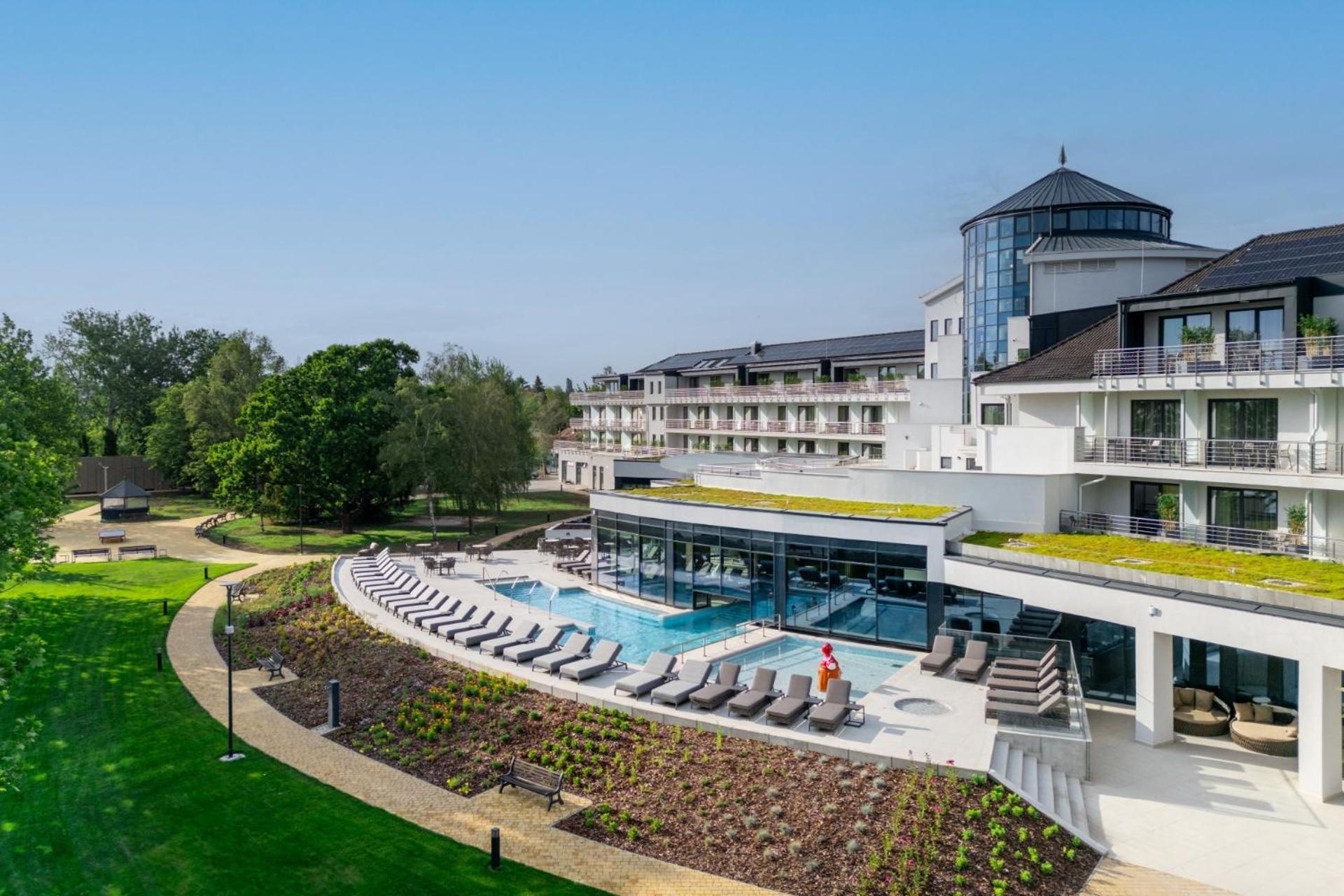 Kenese Bay Garden Resort & Conference Balatonkenese Esterno foto