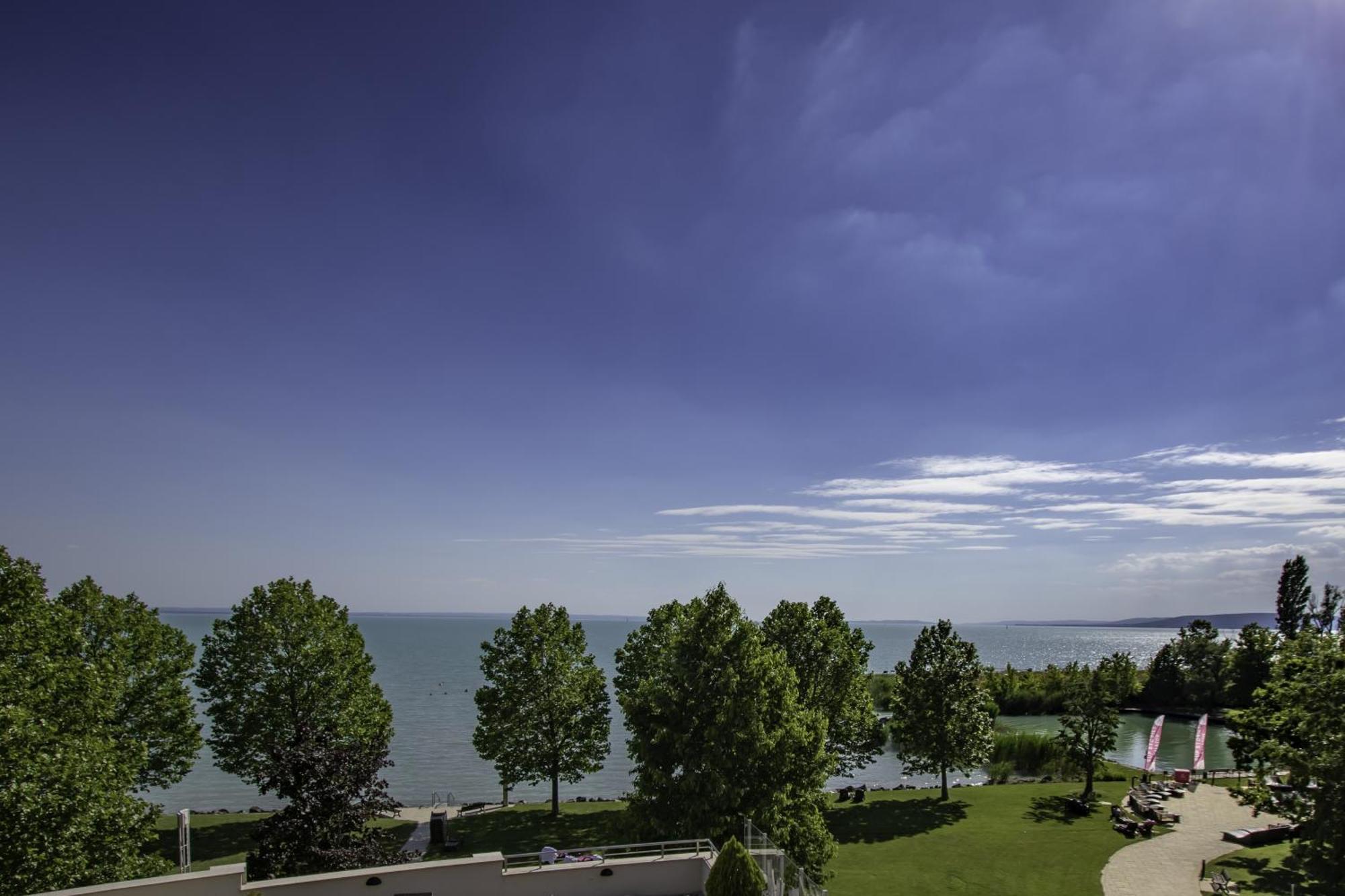 Kenese Bay Garden Resort & Conference Balatonkenese Esterno foto