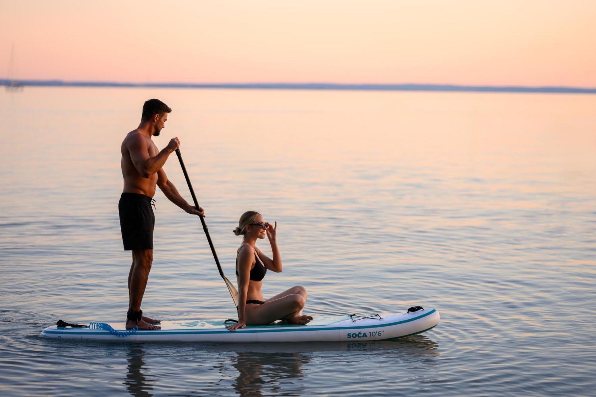 Kenese Bay Garden Resort & Conference Balatonkenese Esterno foto